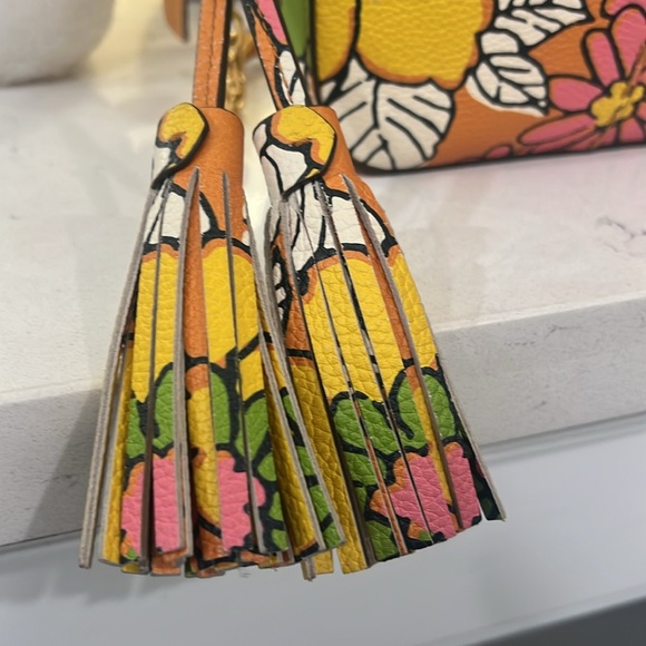 Tory Burch camera bag crafted of leather with floral motif. - Picture 5 of 17